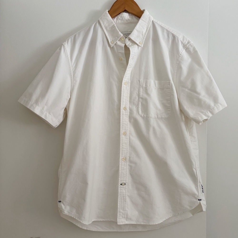 Club Monaco Men's Short Sleeve Button-Down Shirt in Off-White